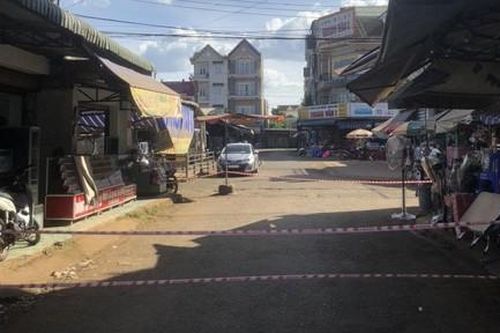 Thanh niên khuyết tật bán vé số đâm trọng thương khách mua hàng