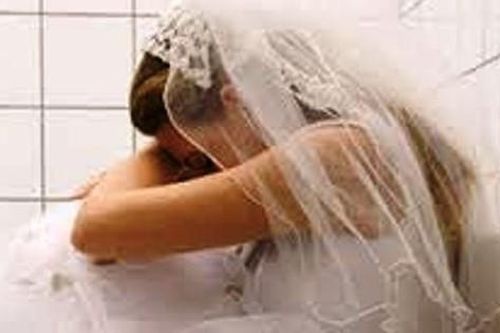 Choáng váng vì phát hiện bạn trai bất lực sát ngày cưới