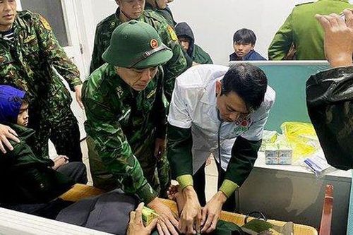 Cứu 7 ngư dân gặp nạn trên biển Hà Tĩnh