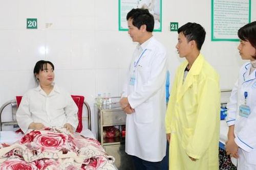 Bảo tồn tử cung cho sản phụ bị rau cài răng lược góc sừng tử cung