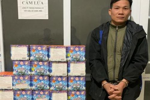 Bắt đối tượng 'tích trữ' hàng chục kg pháo nổ để bán dịp cận Tết