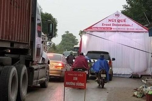 Chiếm vỉa hè để dựng rạp đám cưới có bị phạt không?