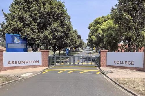 Bị đuổi học vì đánh hội đồng bạn cùng lớp ở Australia
