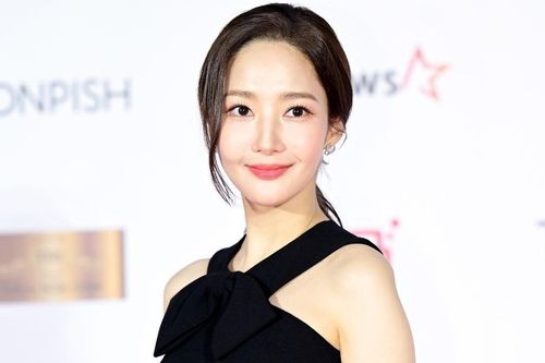 Park Min Young, Kim Seon Ho xuất hiện sau bê bối đời tư