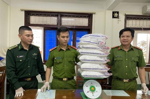 20 gói tinh thể trôi dạt vào bờ tỉnh Quảng Ngãi là ma túy