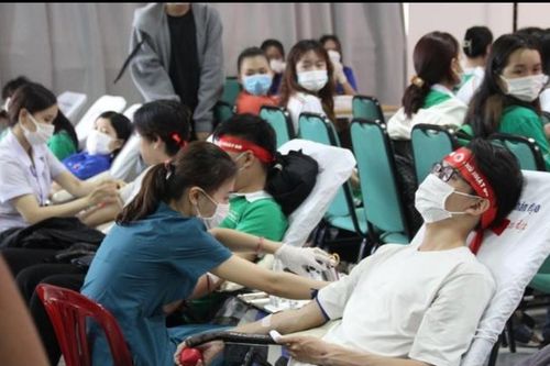 15 năm Chủ nhật Đỏ - Trao giọt yêu thương