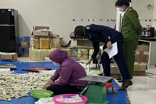 Phát hiện cơ sở sản xuất bánh gạo giả mạo nhãn hiệu Vetrue của Nhật Bản