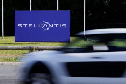 Stellantis thu hồi hàng triệu xe bán tải