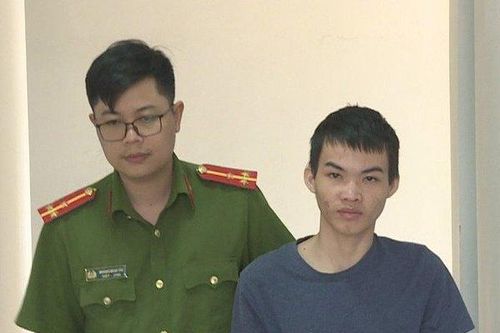 Khởi tố, tạm giam đối tượng dùng dao chém trọng thương cha đẻ