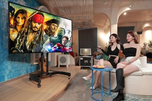 Tivi cường lực 'hút' khách