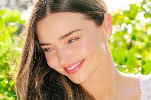 Dầu nụ tầm xuân – Bí quyết làm đẹp của thiên thần Miranda Kerr