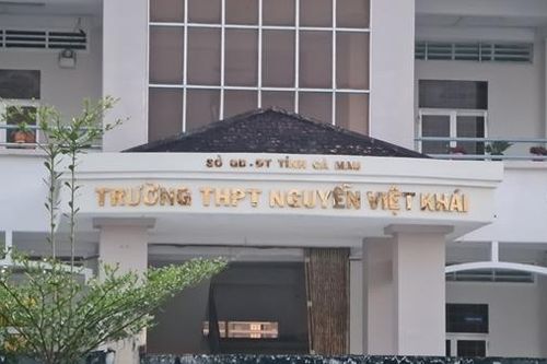 Điều tra vụ nhóm 'người lạ' chém nam sinh gần cổng trường