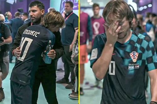 Aguero an ủi Modric