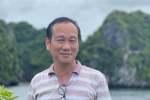 Không chỉ là chuyện 'vi hành'