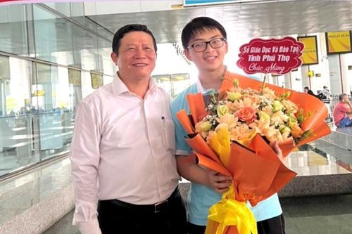 Nam sinh 2 lần đoạt huy chương Olympic hiện thực hóa ước mơ trị bệnh cứu người