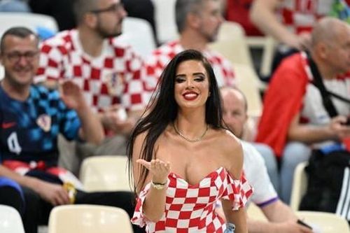 Ngắm dàn CĐV xinh đẹp và nóng bỏng của Croatia ở trận thua 0-3 trước Argentina