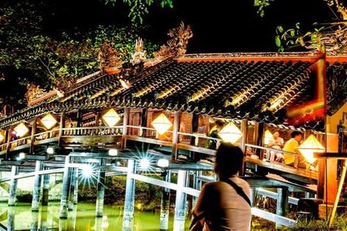 Khám phá phiên chợ đêm độc đáo bên di tích Cầu Ngói gần 250 tuổi