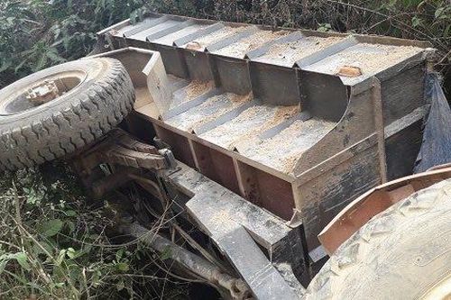 Nghệ An: Máy cày lật xuống mương khiến người đàn ông tử vong