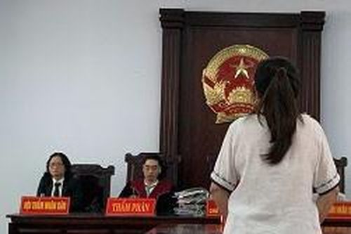 Trả hồ sơ vụ cướp ly kỳ do 1 phụ nữ và 6 người đàn ông lạ mặt thực hiện
