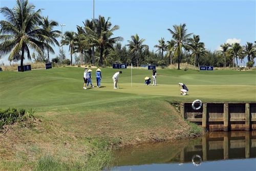 Vụ hành hung nữ caddie: Xử lý nghiêm hành vi vi phạm quyền phụ nữ