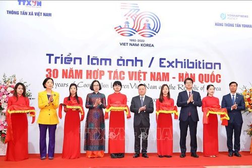 Triển lãm ảnh '30 năm hợp tác Việt Nam - Hàn Quốc'