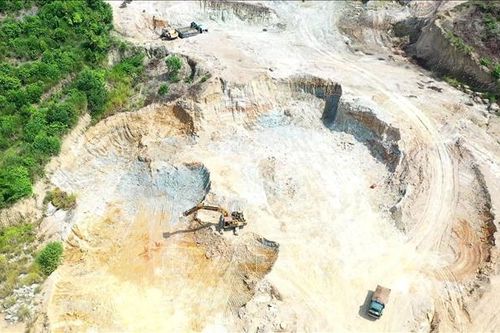 Đình chỉ hoạt động, xử phạt Công ty Lý Tuấn do vi phạm trong khai thác khoáng sản