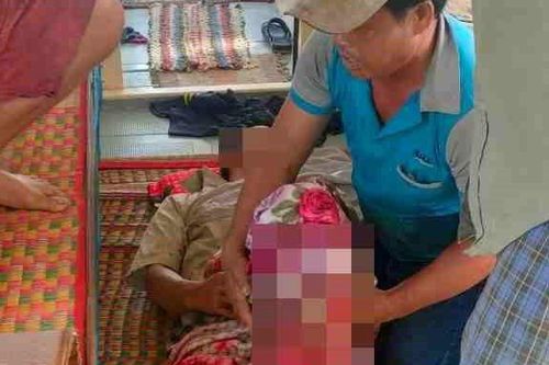 Cà Mau: Cứu giúp ngư dân bị tai nạn trên biển