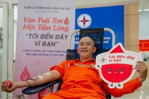 Các đơn vị trong EVNCPC hưởng ứng Tuần lễ hồng EVN: Hạnh phúc và sẻ chia