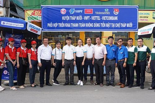 Ra quân thí điểm thanh toán không dùng tiền mặt