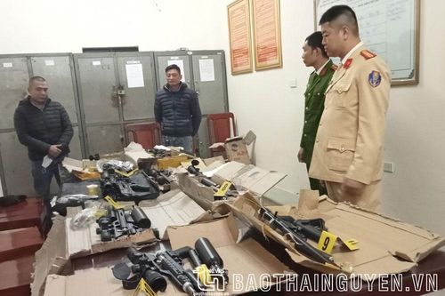 Phú Bình: Phát hiện xe khách vận chuyển 10 khẩu súng săn
