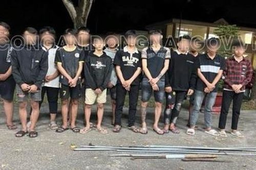 Bắt 20 thanh thiếu niên mang dao phóng lợn đi 'xử' đối thủ gây náo loạn