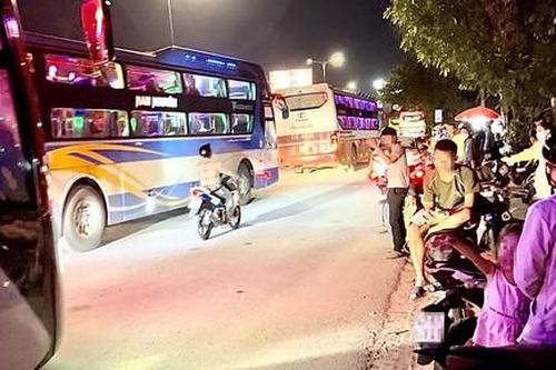 'Xe dù', 'bến cóc' bát nháo về đêm
