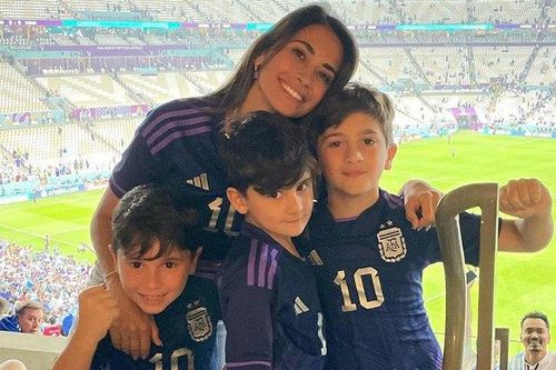 Điều đầu tiên Messi nghĩ tới sau màn tỏa sáng rực rỡ giúp Argentina vào chung kết khiến ai cũng cảm động