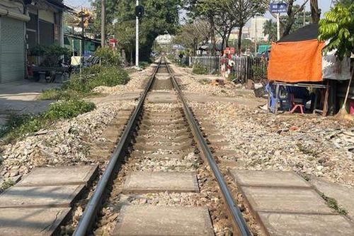 Chuyên gia lý giải xóa lối đi tự mở qua đường sắt mãi không xong