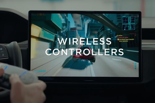 Chơi FIFA, Cyberpunk trực tiếp trên xe Tesla