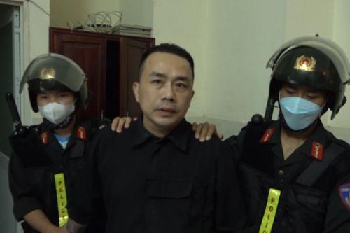 Bắt tạm giam Việt kiều dọa tung ảnh nhạy cảm để cưỡng đoạt tiền