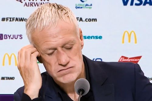 Deschamps thở dài trước tin đồn Benzema trở lại