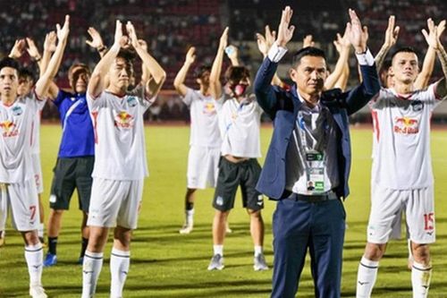 Huyền thoại bóng đá Thái Lan gia nhập Hoàng Anh Gia Lai