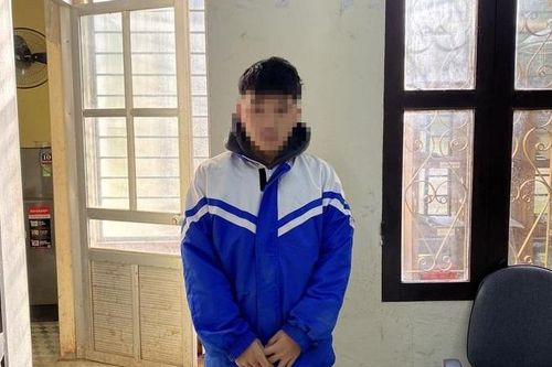 Nam thanh niên tông xe khiến 1 cảnh sát giao thông bị thương nặng