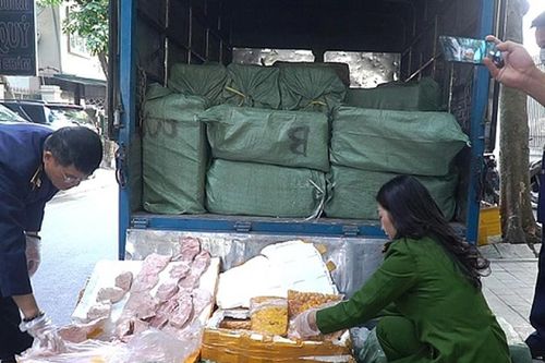 Thu giữ 1,8 tấn trứng non, nầm lợn đang phân hủy