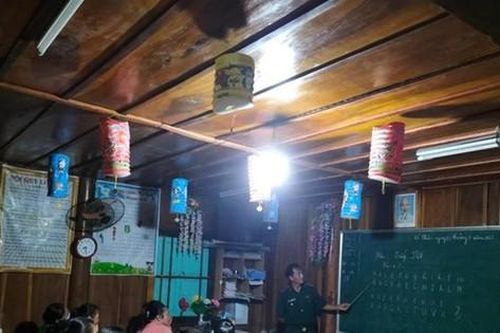 Lớp học 'đặc biệt' ở bản Mông