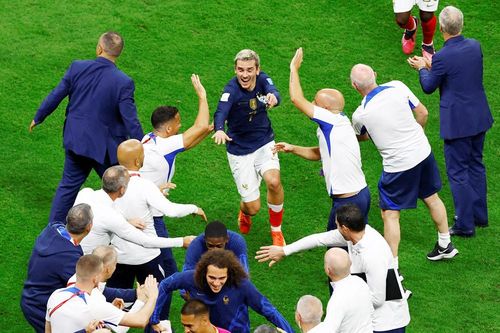 Deschamps phấn khích: 'Cầu thủ Pháp hãy vui trọn đêm nay'
