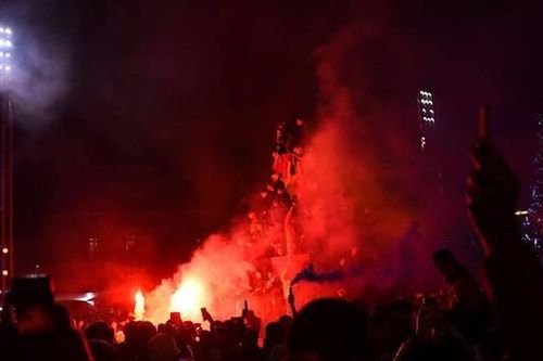 Cổ động viên Pháp và Maroc đụng độ nhau sau trận bán kết World Cup
