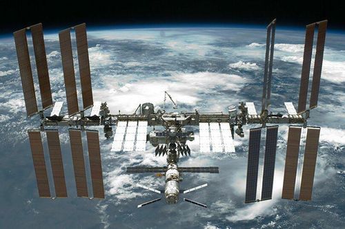 Hai phi hành gia Nga hủy chuyến đi bộ ngoài không gian vì lý do kỹ thuật