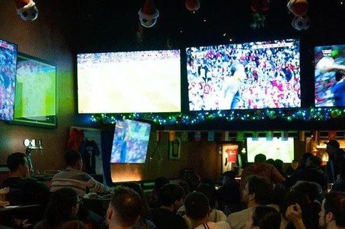Pháp vào chung kết World Cup, CĐV Pháp 'quậy' tưng bừng trên phố tây Tạ Hiện