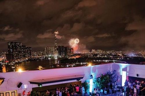 Ngập tràn lễ hội cuối năm tại Renaissance Riverside Hotel Saigon