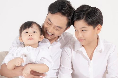 Ngỡ ngàng trước khoảnh khắc Cường Đô La hi sinh bản thân vì hai con