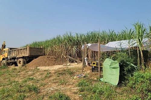 Lo sợ sạt lở đất, người dân ngăn cản doanh nghiệp khai thác cát