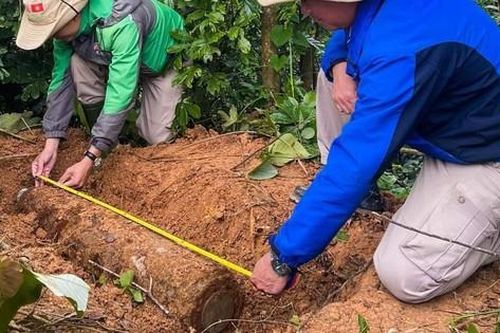 Người đàn ông ở Quảng Trị phát hiện quả bom 'khủng' khi làm rẫy