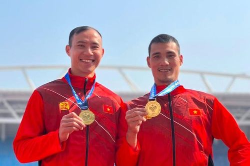 Thầy trò cùng tranh tài, chia nhau huy chương Vàng